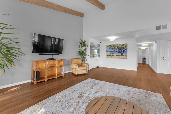 Building Photo - 17 Lugo Dr