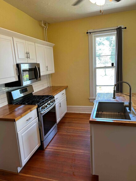 Building Photo - 1423 11th St