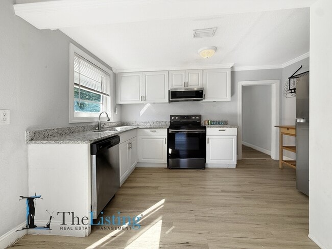 Building Photo - 6920 N Central Ave