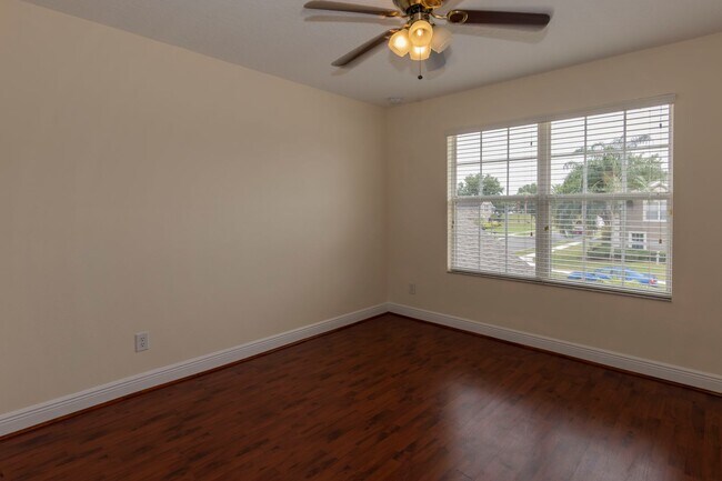 Building Photo - BEAUTIFUL 5 Bedroom/4 Bath Home Located in...