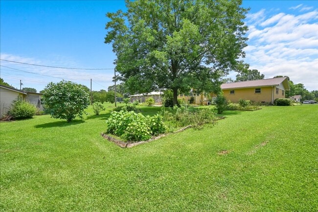 Building Photo - 3 Bedroom, 2 Bath home.