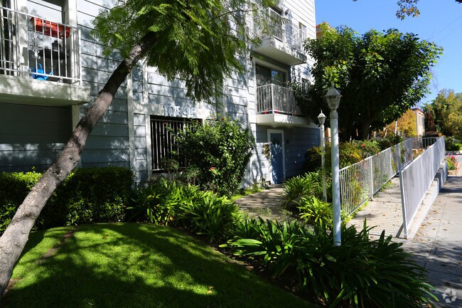 Building Photo - CAMARILLO10845