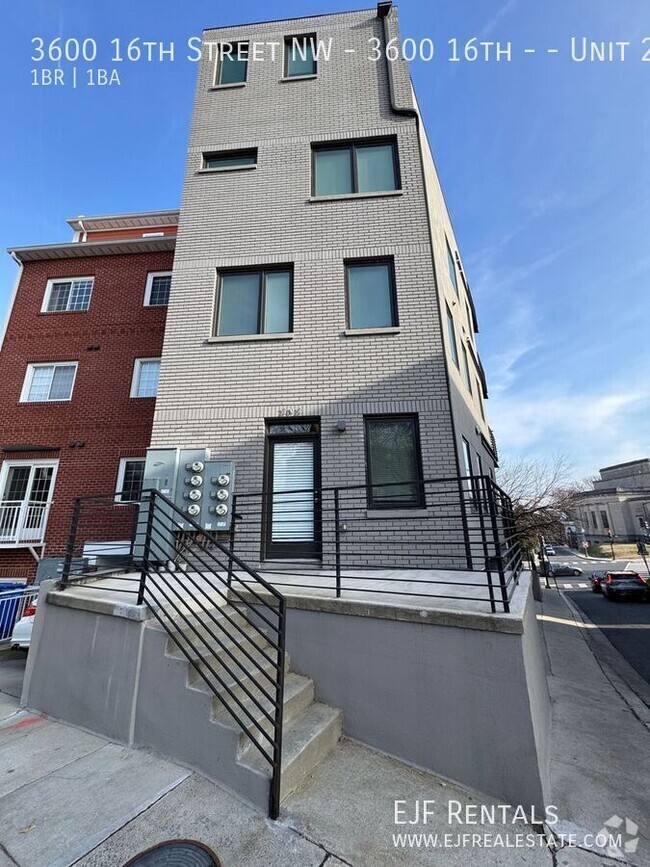 Building Photo - Mount Pleasant Updated One Bedroom W/Parki...