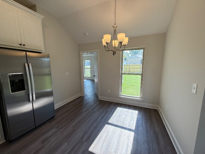 Building Photo - 124 Madisonville Dr