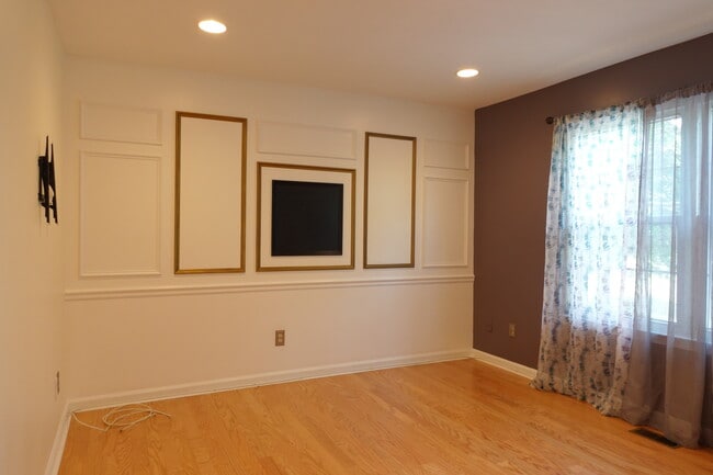 Building Photo - 3001 N Dale Ct