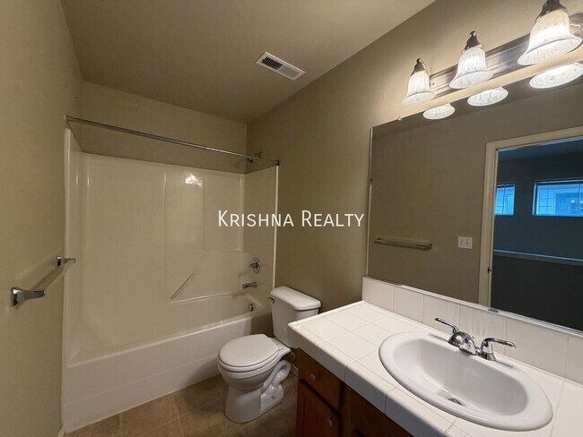 Building Photo - 15561 SW Stone Ridge Cir