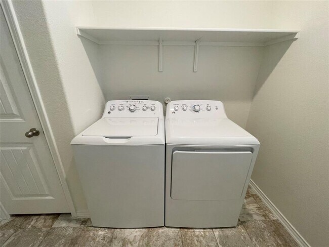 Building Photo - 168 Crimson Ln