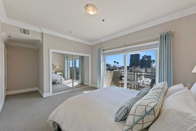 Building Photo - 11840 Dorothy St