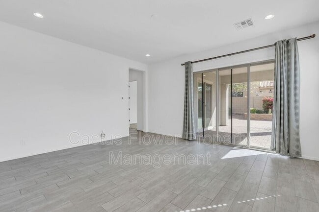 Building Photo - 45 N Iss Dr