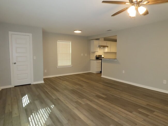 Building Photo - Newly Remodeled 4BR/1BA in Forest Hills Neighborhood