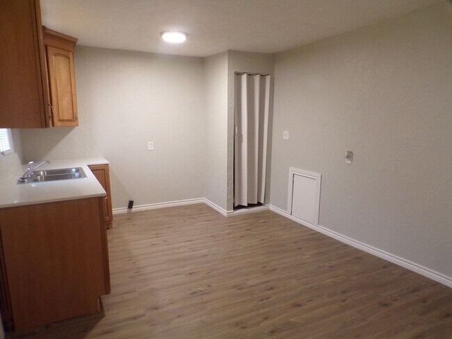 Building Photo - Great re-do, totally electric water included in rent