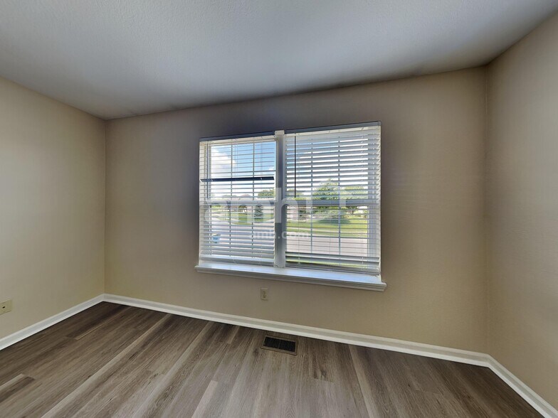 Building Photo - 12693 Glengary Dr
