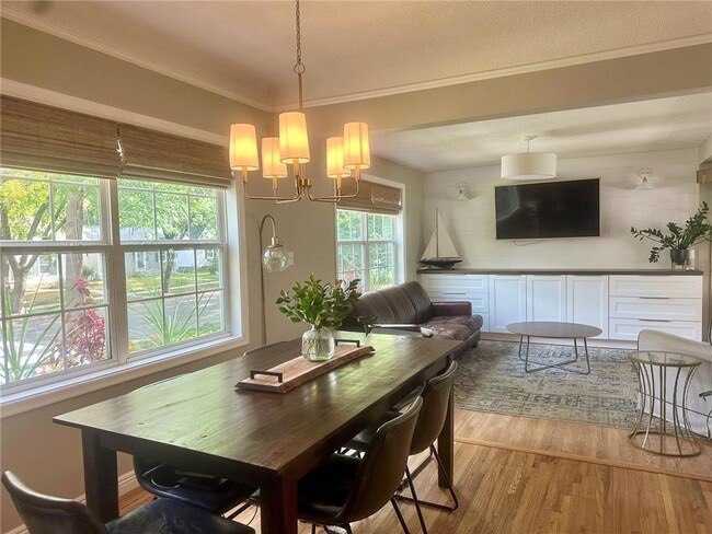 Building Photo - 2836 Dakota Ave S