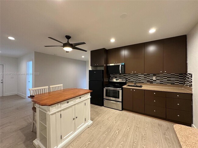 Building Photo - 108 NW 2nd Ave