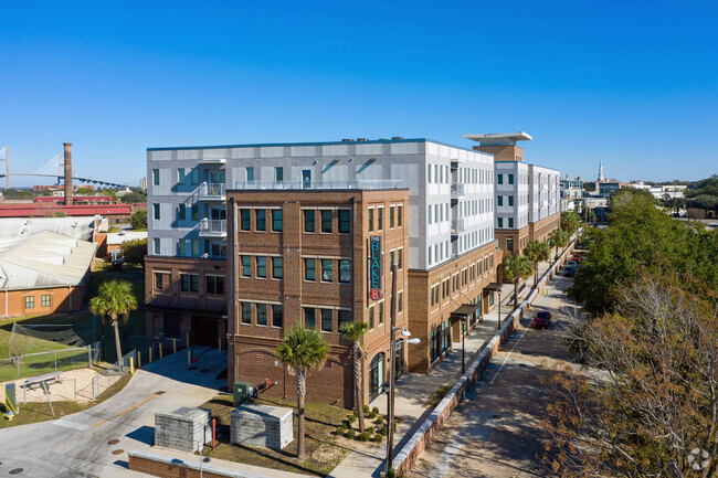 Building Photo - The Blake (Per Bed Lease)