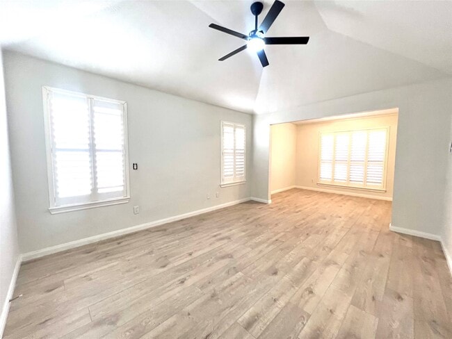 Building Photo - 5012 N Nelson Dr