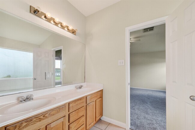 Building Photo - 16119 Gavin Ln