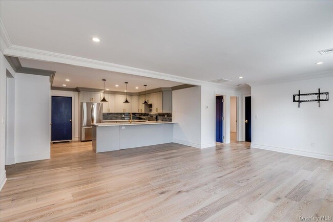 Building Photo - 95 E Main St