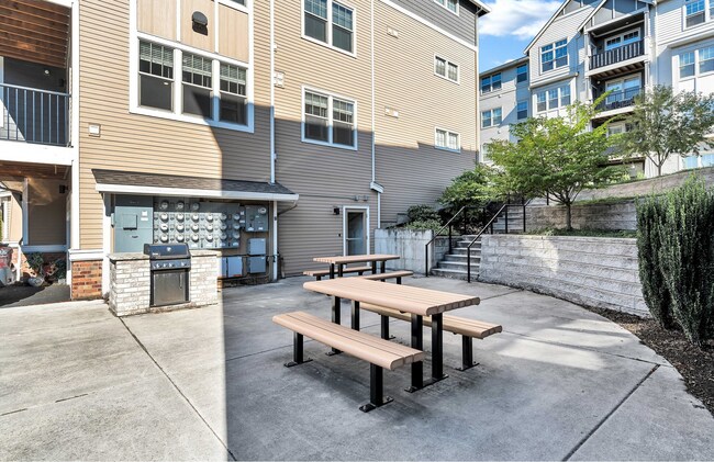 Building Photo - 17181 SW Snowdale St