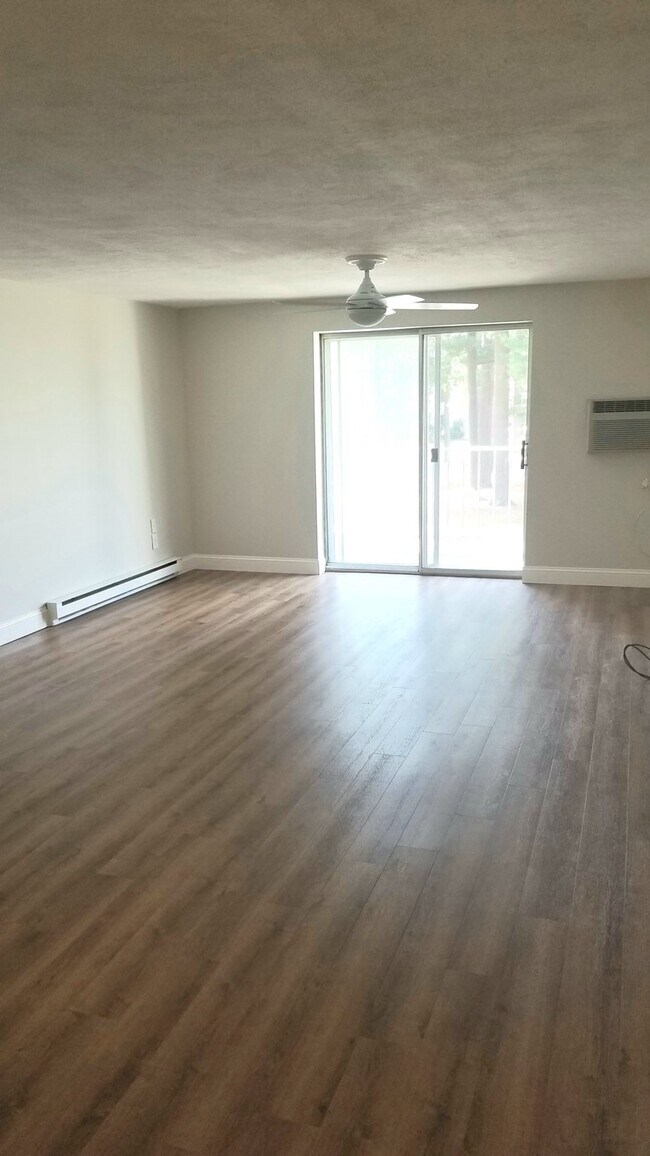 Building Photo - 36 Greentree Ln