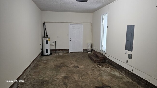 Building Photo - 204 Sterling Rd