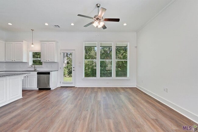 Building Photo - 3 Bed, 2.5 Bath Home Near LSU – Available ...