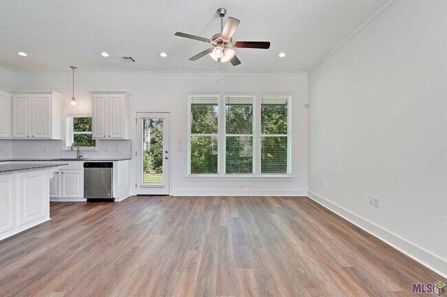 Building Photo - 3 Bed, 2.5 Bath Home Near LSU!