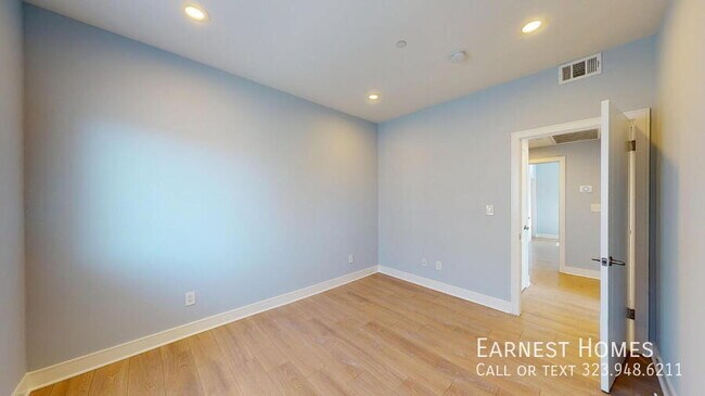 Building Photo - 146 1/2 Rosemont Ave-