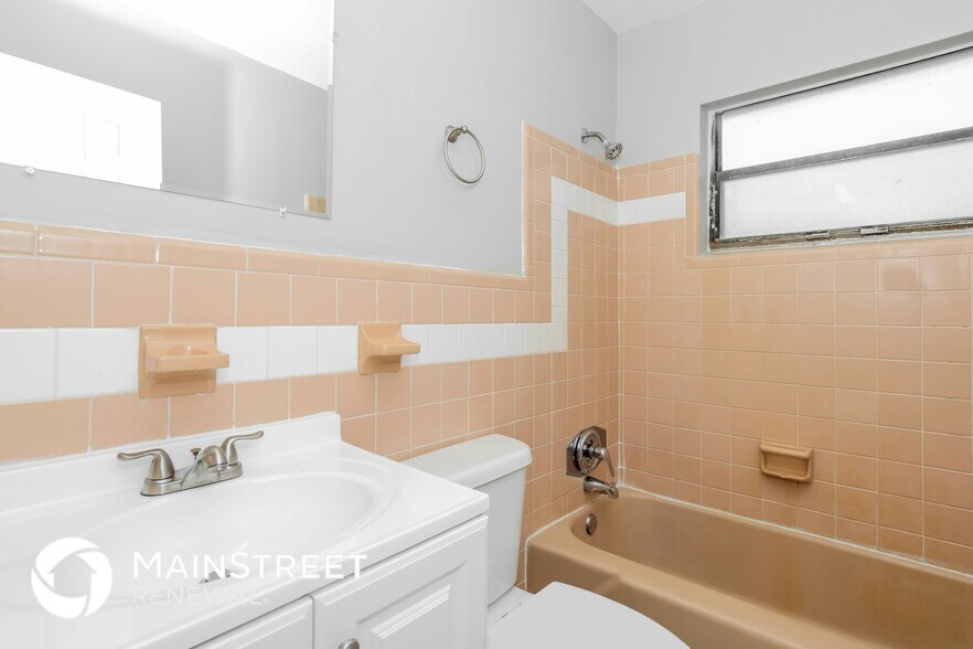 Building Photo - 472 Linda Ln