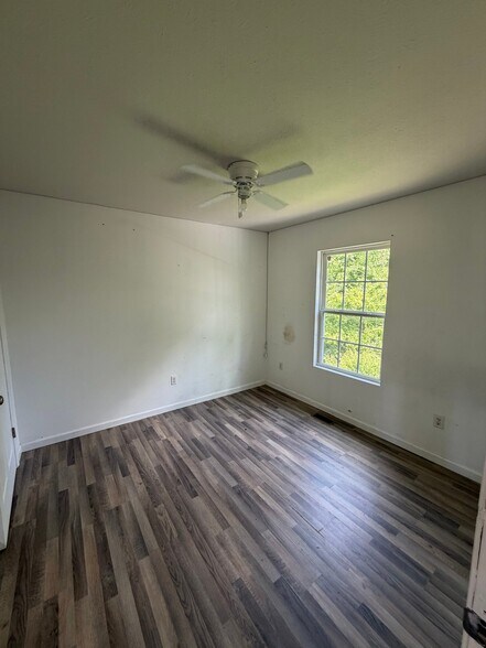 Building Photo - 144 Faith Cir