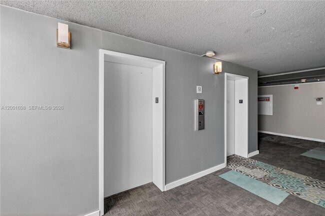 Building Photo - 600 NE 36th St