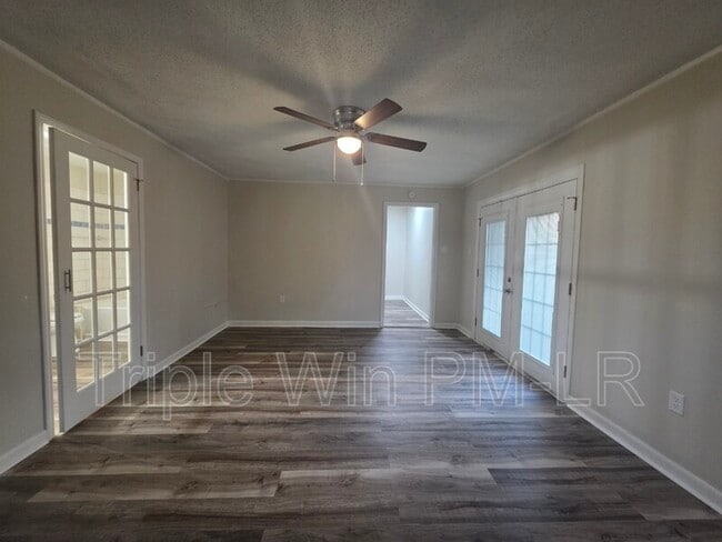 Building Photo - 608 W Martin St