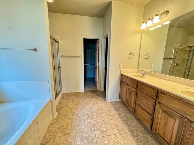 Building Photo - 15705 Creek Heights Dr