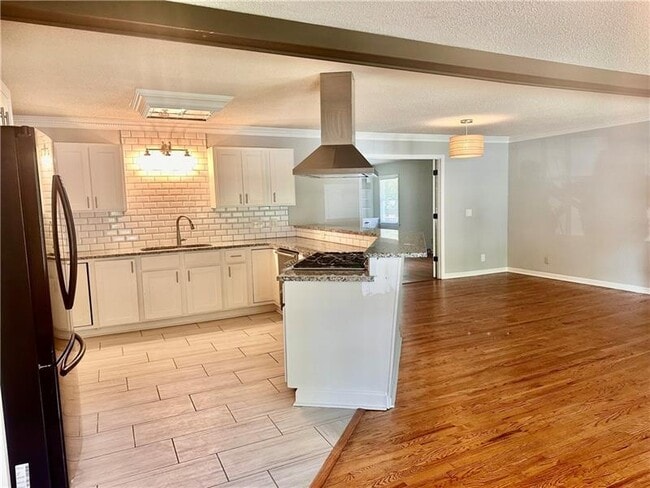 Building Photo - 2805 Pine Hill Dr