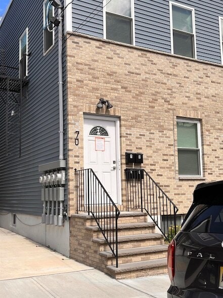Building Photo - 70 69th St