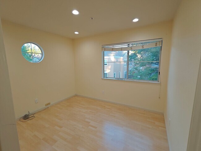 Building Photo - 3 Bedroom for Rent in River Oaks! $4,975