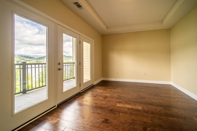 Building Photo - Lakefront Condo for Rent | 2 Bed, 2 Bath |...