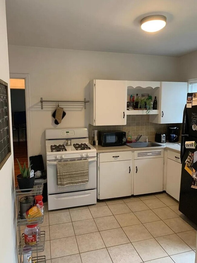 Building Photo - 5655 Winthrop Ave