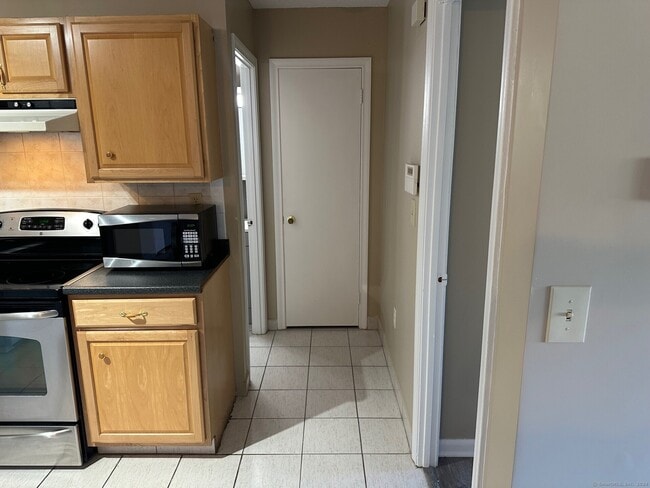 Building Photo - 1119 Harbor View Dr