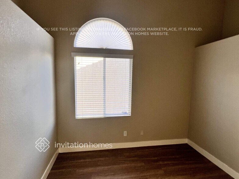 Building Photo - 1897 Longmeadow St