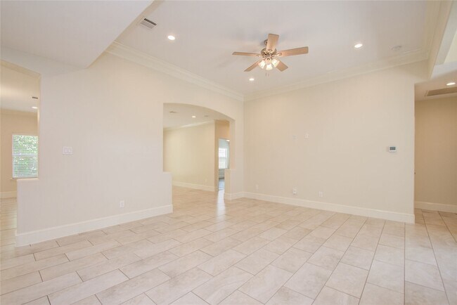 Building Photo - 10572 Twin Oak Dr