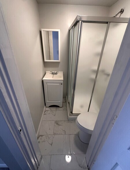 Building Photo - 1030 N Parkside Ave