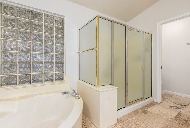 Building Photo - New Listing in Avondale