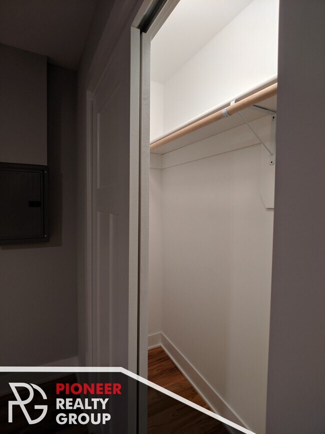 Building Photo - 4831 N Damen Ave