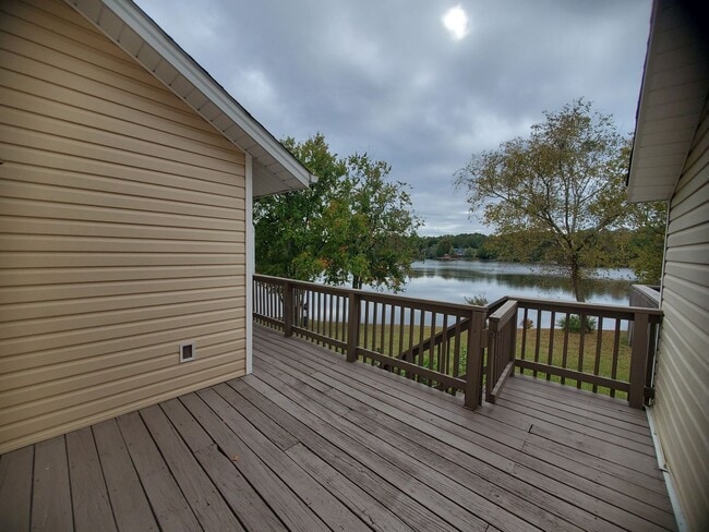 Building Photo - 450 Lands End Rd