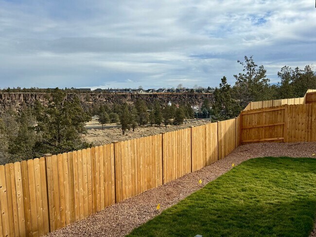 Building Photo - Brand new build with stunning Dry Canyon views!