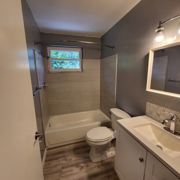 Building Photo - 549 Cumberland Rd