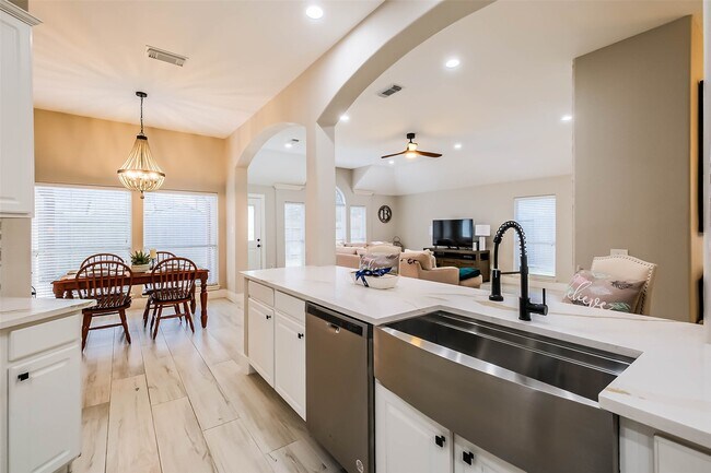 Building Photo - 10010 Forest Spring Ln