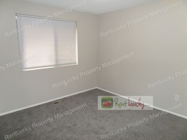 Building Photo - Freshly Updated 3-Bedroom Duplex w/Attached Garage in Great Federal Way Location!!