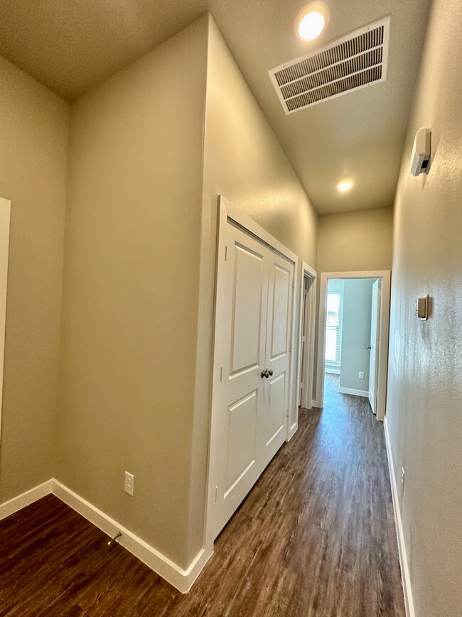 Building Photo - Stylish and Modern 3-Bedroom Duplex for Rent in Desirable Harvest Neighborhood